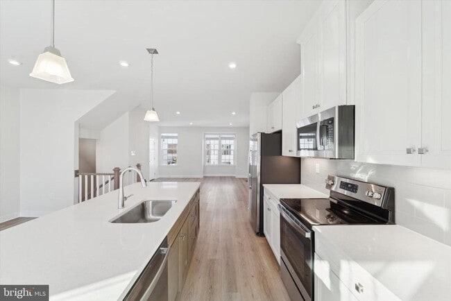 Building Photo - 208 River Birch Wy