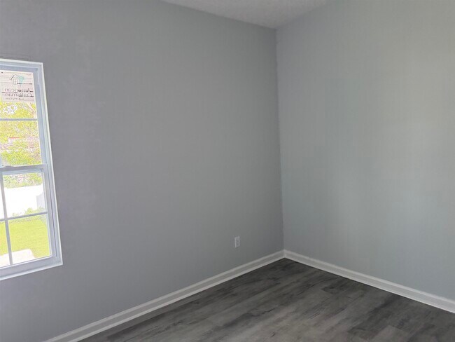 Building Photo - 2111 Owens St