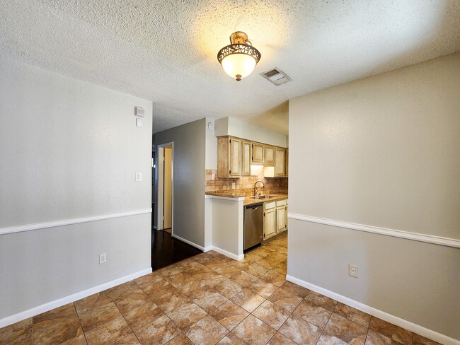 Building Photo - 17742 Kings Park Ln