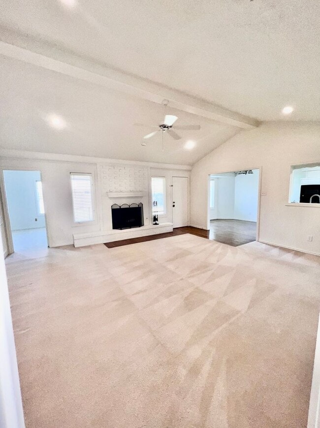 Building Photo - 4 Bedroom in the Meadows