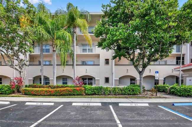 Building Photo - 5938 Crystal Shores Dr