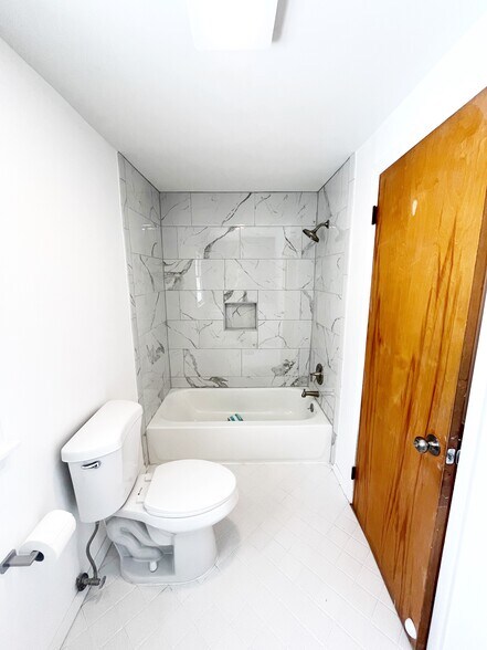 Building Photo - 104 Seminole Way