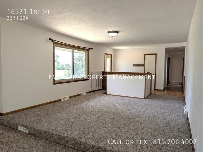 Building Photo - 16571 1st St