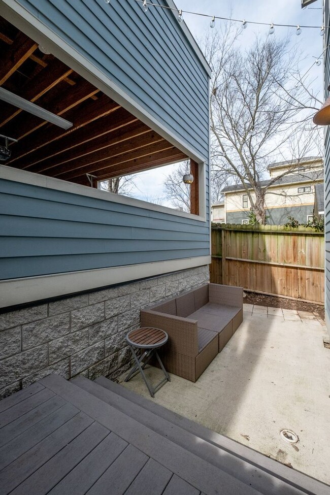 Building Photo - 1811B 6th Ave N