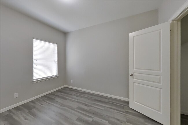 Building Photo - 6103 Coleus St