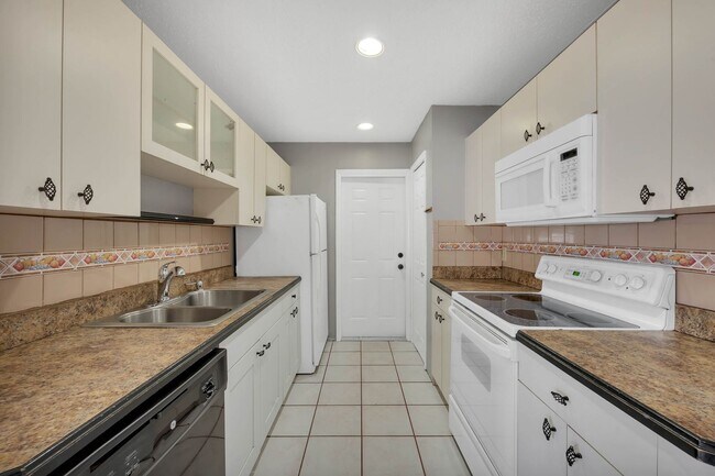 Building Photo - 8101 Alveron Ave