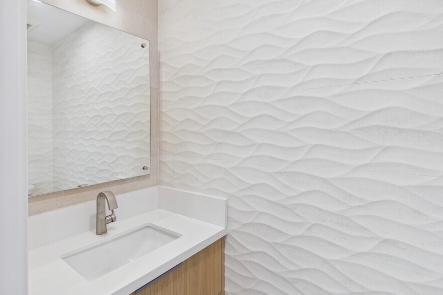 Building Photo - 2282 Whitney Ave