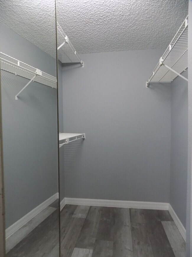 Building Photo - 2735 N Poinciana Blvd