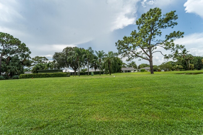 Building Photo - 18081 SE Country Club Dr