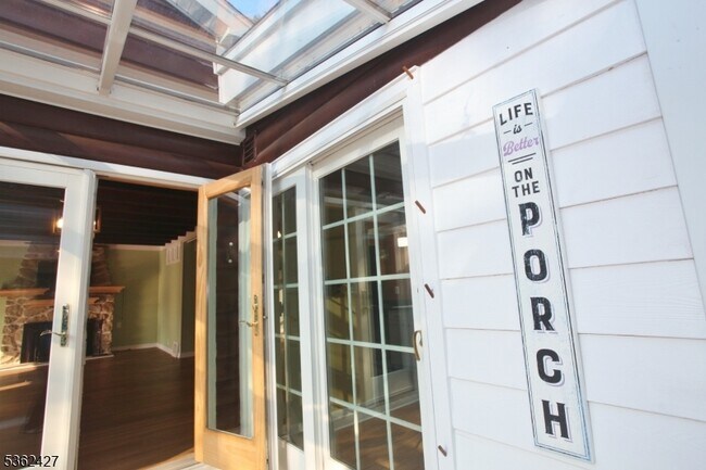 Building Photo - 56 Rogerene Way