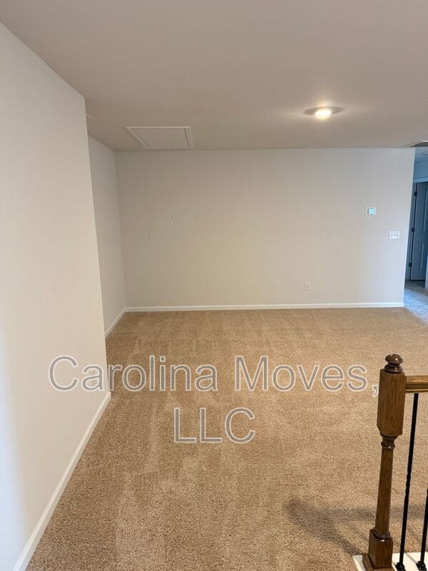 Building Photo - 555 Yellow Fox Rd
