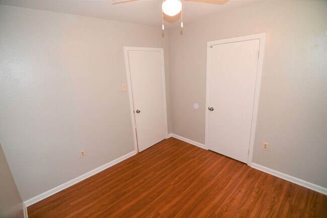 Building Photo - Newly Renovated!  3 bedroom, 1 bath home off Baker Blvd with easy access to Plank