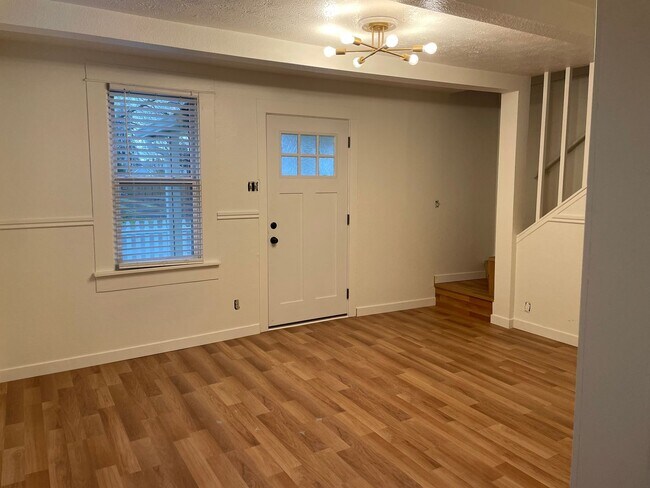 Building Photo - 325 Santa Clara Ave