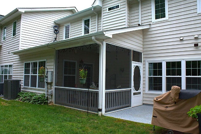 Building Photo - "Luxurious 3-Bed Condo in Hendersonville: Spacious 2023 Sq Ft within a 55+ community.”