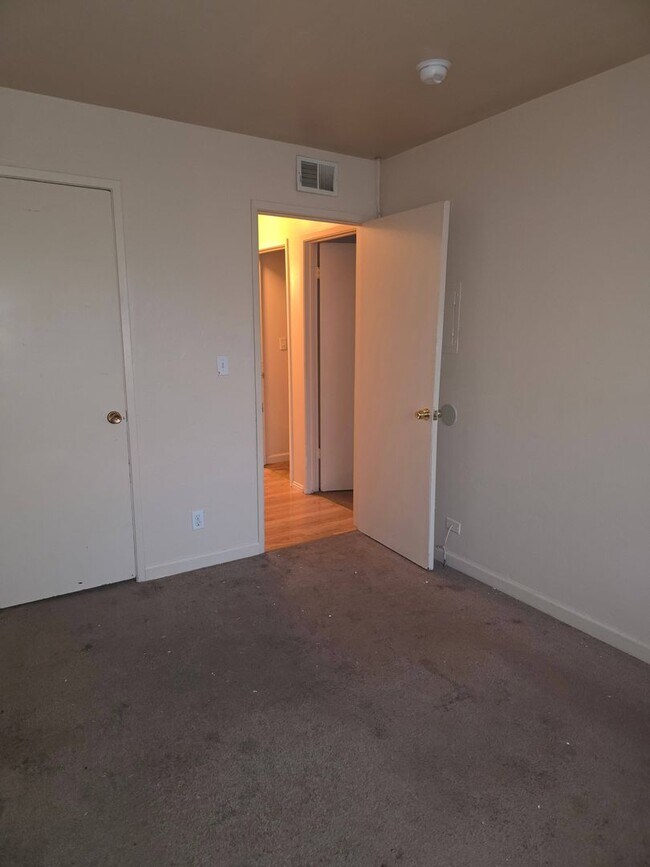 Building Photo - 3704 Sapphire Dr