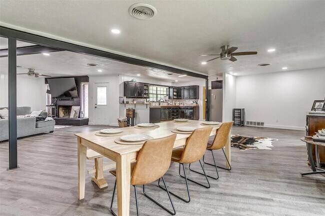Building Photo - 8328 Tucson Trl