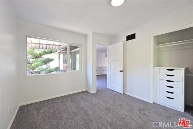 Building Photo - 11061 Ohio Ave Ave