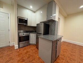 Building Photo - 69 Babcock St