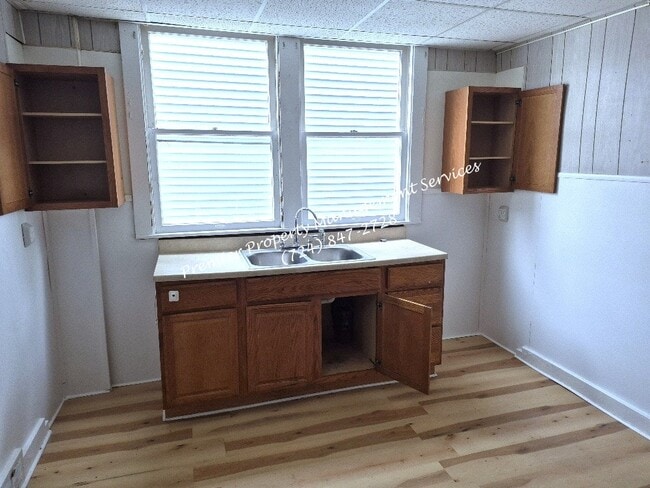 Building Photo - 1305 Irwin St