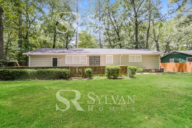 Building Photo - Feel welcome in this well-maintained 3BR 2BA