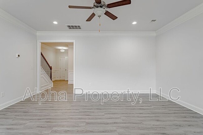Building Photo - 502 Milbury Way