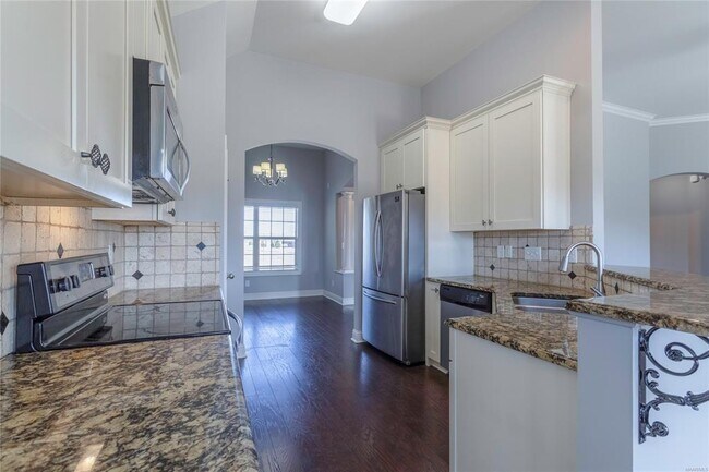 Building Photo - 8740 Pemberton Park