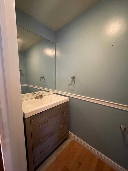 Building Photo - 1083 Cunningham Dr