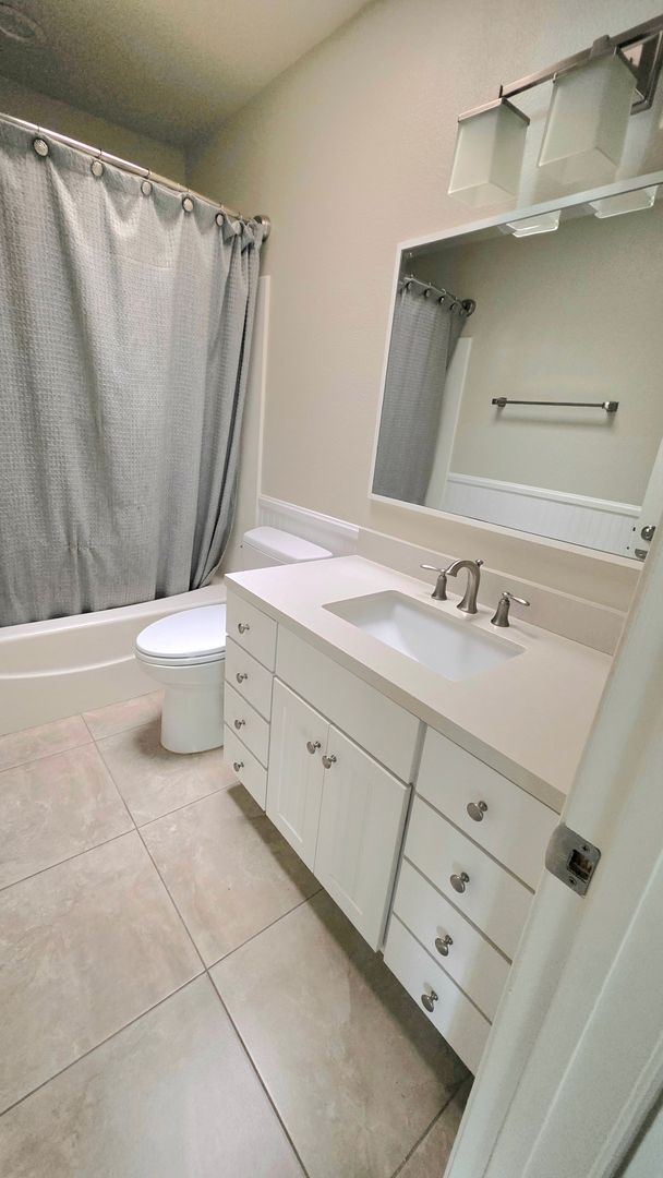 Building Photo - Charming Home in Westlake Village