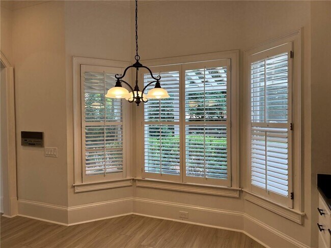 Building Photo - 4608 Chattahoochee Crossing SE