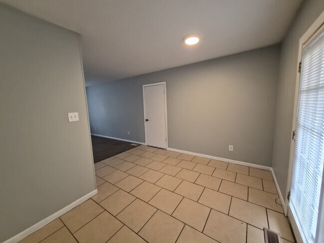 Building Photo - 3526 Luewan Ct