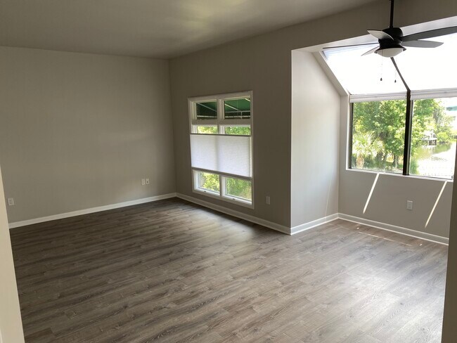Building Photo - 3 Shelter Cove Ln