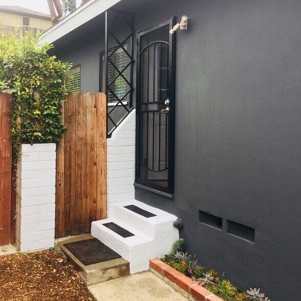 Building Photo - 4759 Baylor Dr