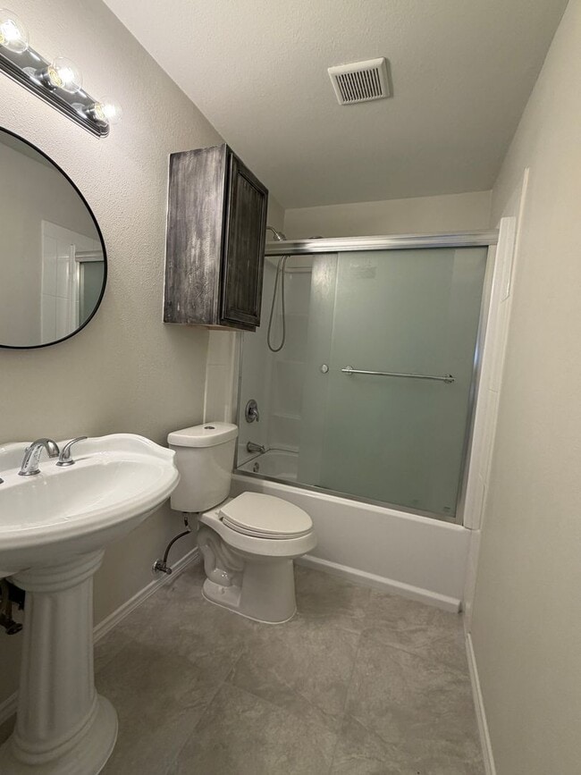 Building Photo - 3/2 in Del Valle