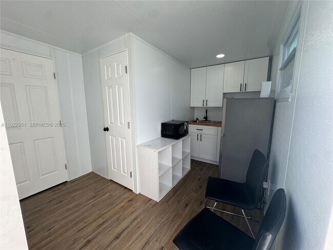 Building Photo - 4341 SW 99th Ct