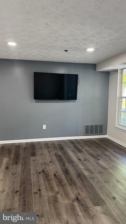 Building Photo - 601 Himes Ave