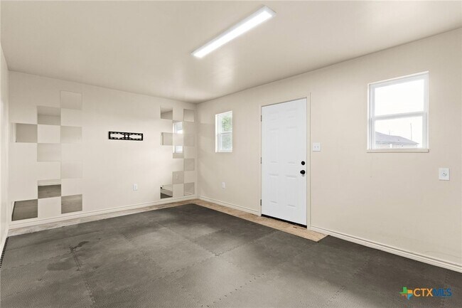 Building Photo - 300 Martin Dr