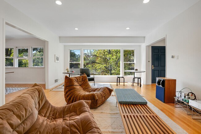 Building Photo - Charming Mid-Century Home for Lease in Pasadena’s San Rafael Hills