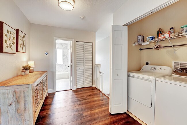Building Photo - 3008 N Evergreen Cir