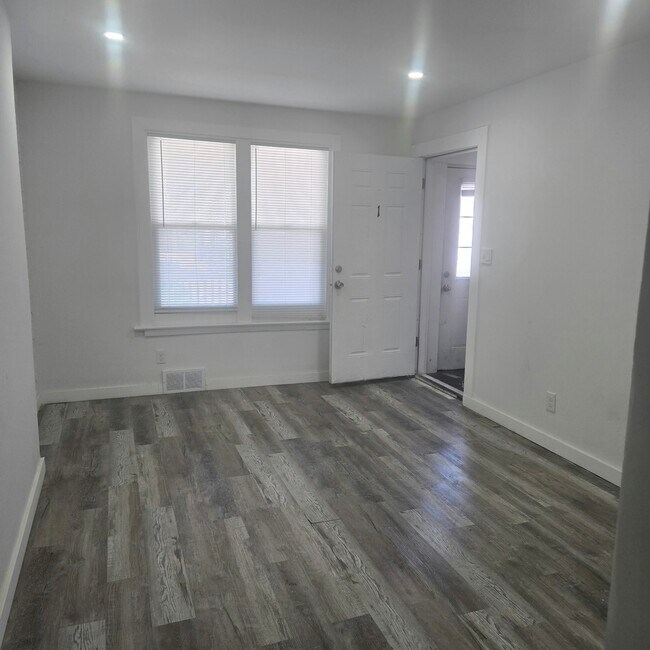 Building Photo - 1443 W 85th St