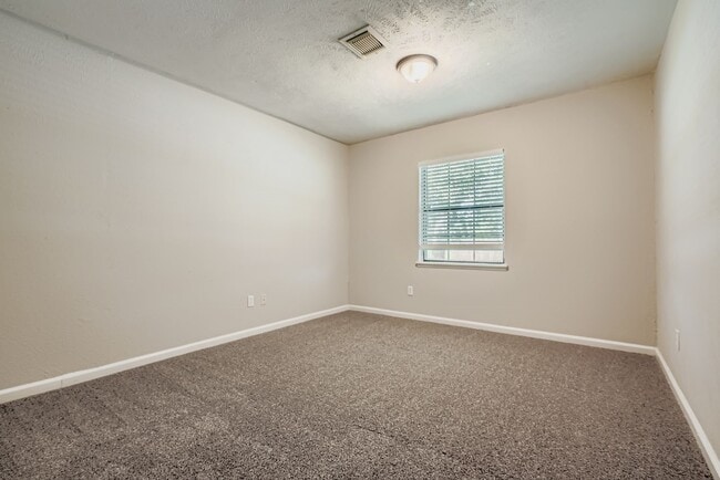 Building Photo - 226 Tara Plantation Dr