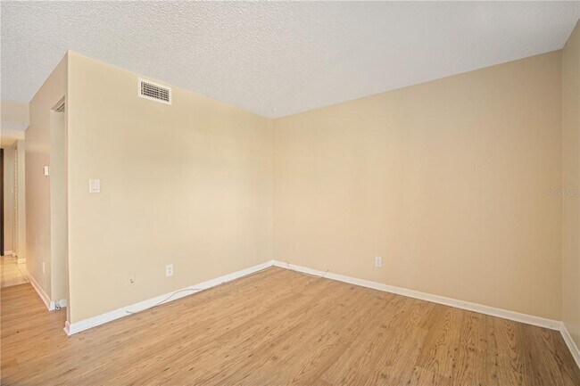 Building Photo - 2585 Countryside Blvd