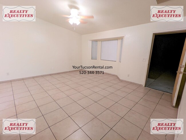 Building Photo - 3/1 with AC and a garage in Midvale Park N...