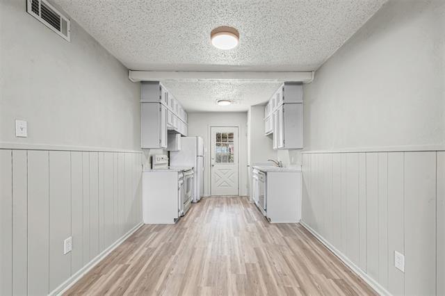 Building Photo - 2530 East US Hwy 377