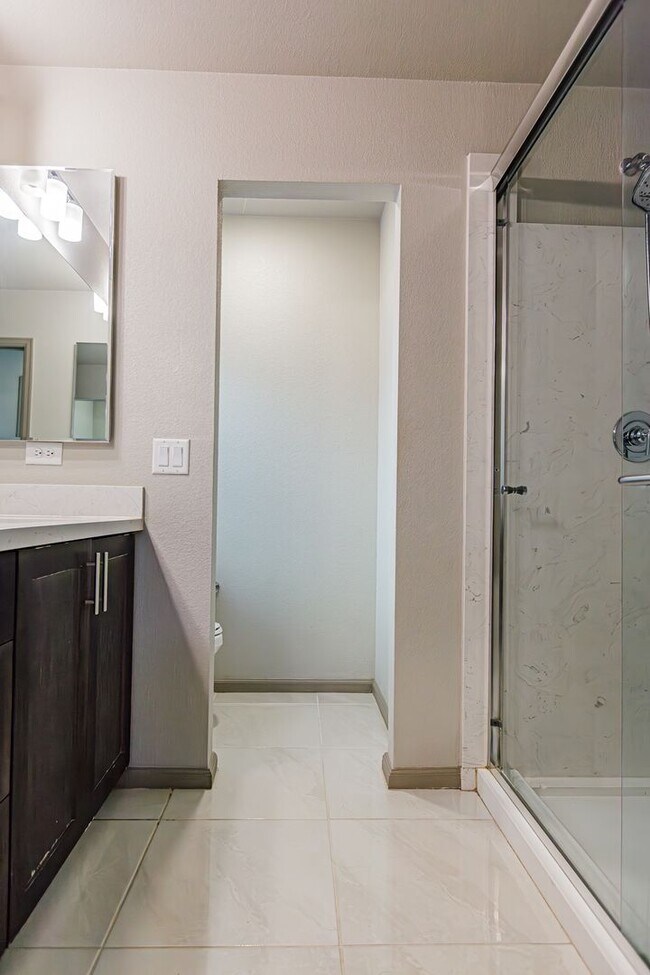 Building Photo - Rooftop Balcony