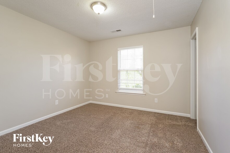 Building Photo - 4145 Crestwood Cir