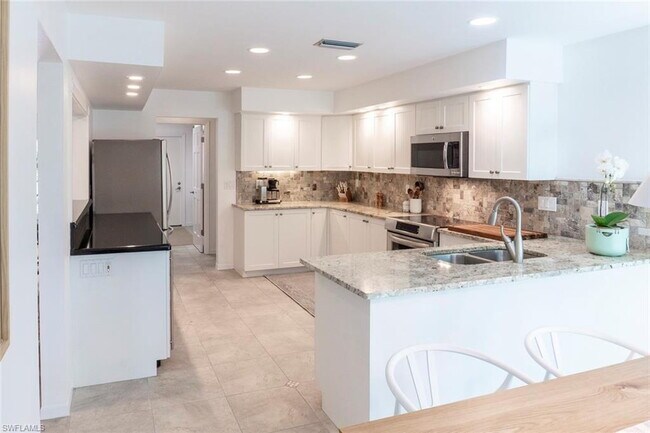 Building Photo - Golden Gate Estates Single Family home on ...