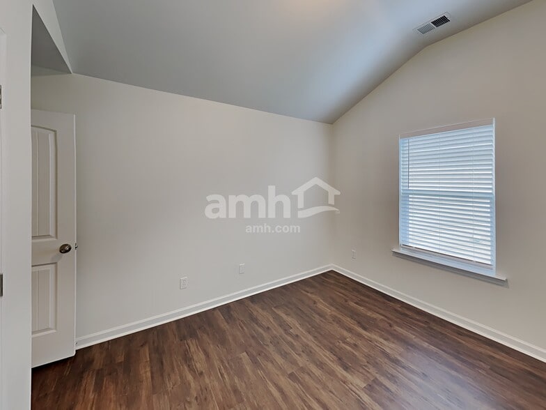 Building Photo - 301 Boulder Run