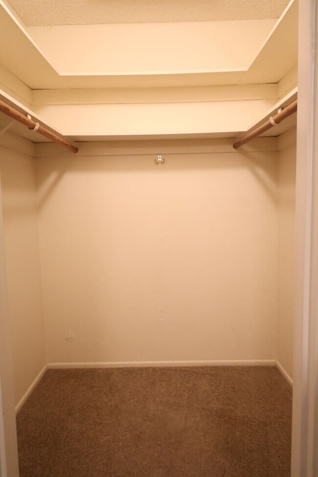 Building Photo - 112 Rawhide Ln