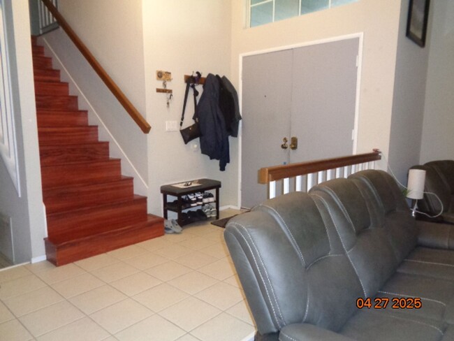 Building Photo - East Lancaster Pool Home