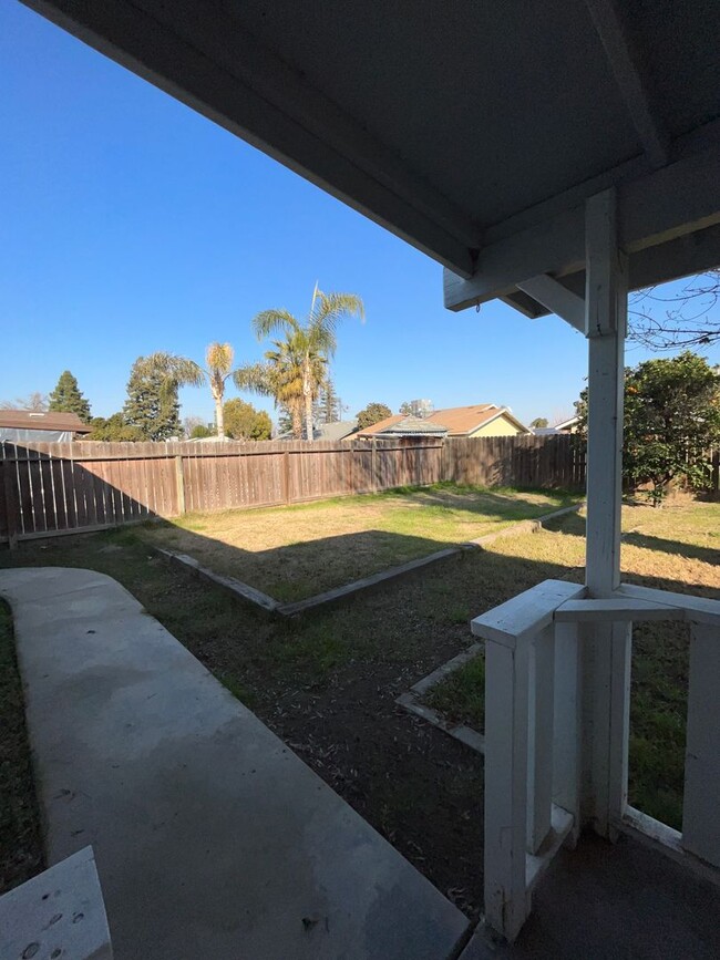 Building Photo - Great Home in North Visalia Available Now!